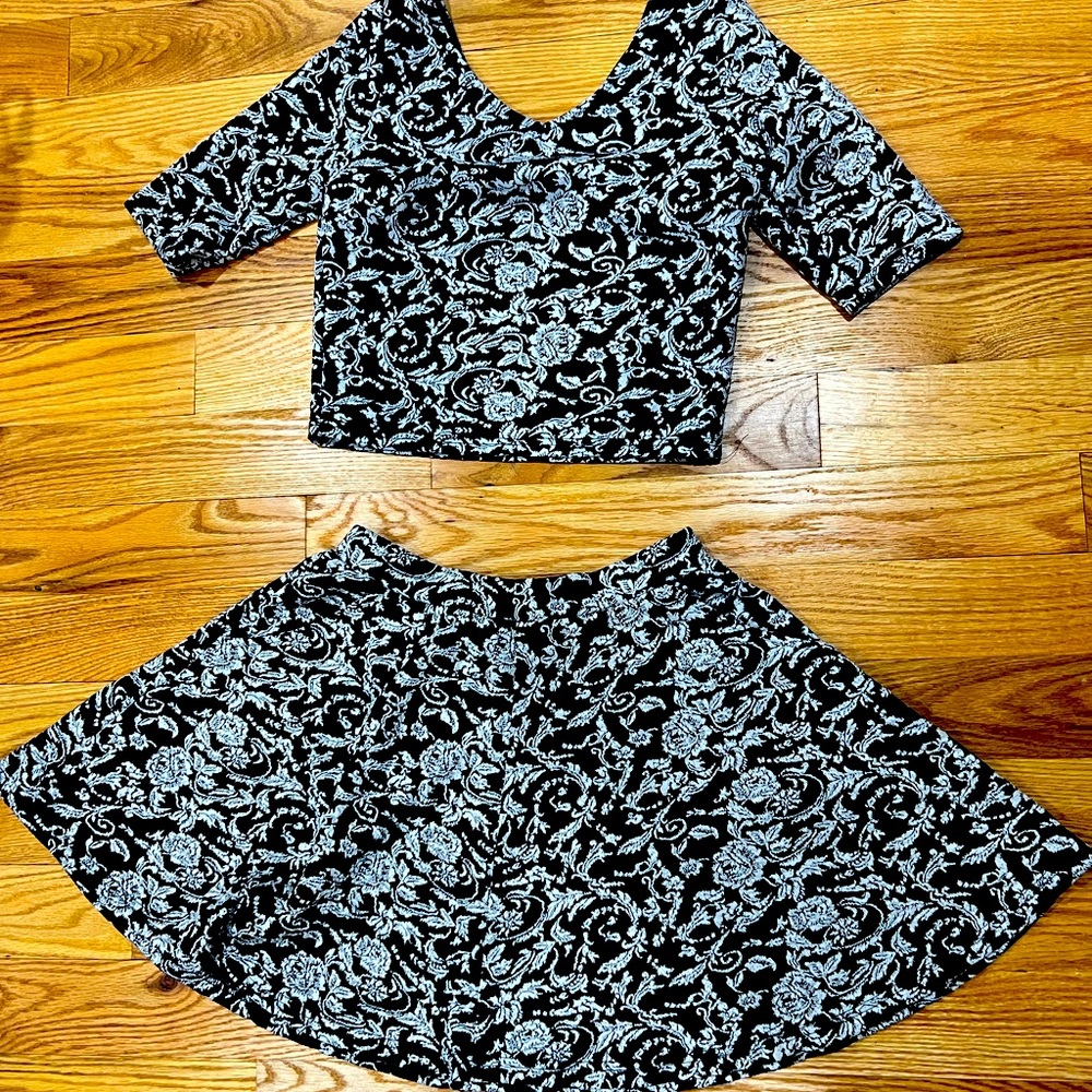 2 Piece formal floral pattern set